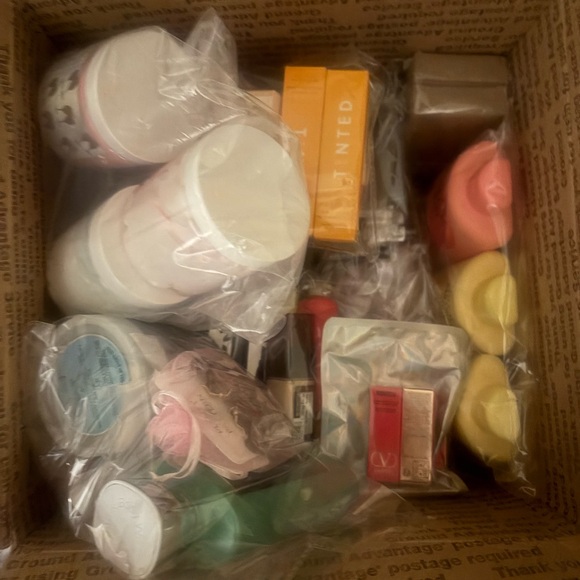 Peachy Keen Beauty box/Skin Care Box/Self Care Box/Jewelry/Hair Care - Picture 5 of 7